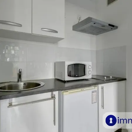 Air-conditioned Near The Promenade Des *