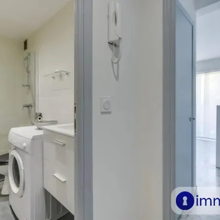 Air-conditioned Near The Promenade Des *